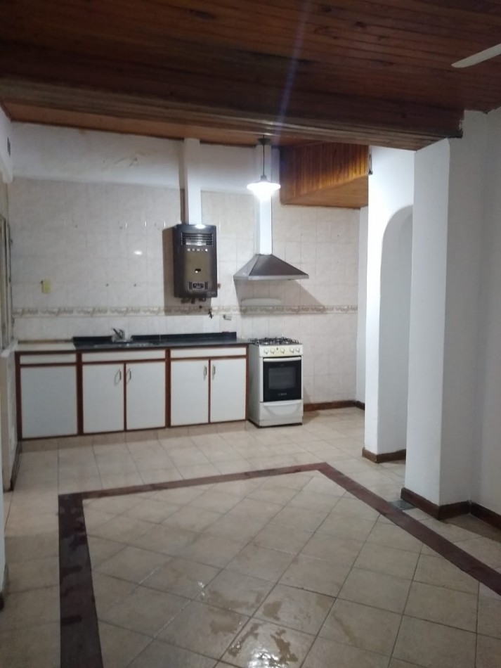 CASA EN VENTA MACROCENTRO MUY BUENA UBICACION