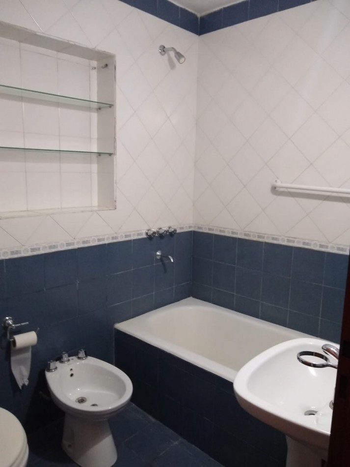 CASA EN VENTA MACROCENTRO MUY BUENA UBICACION