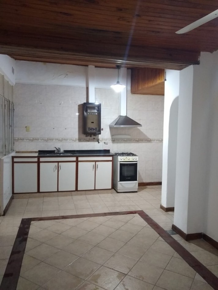 CASA EN VENTA MACROCENTRO MUY BUENA UBICACION