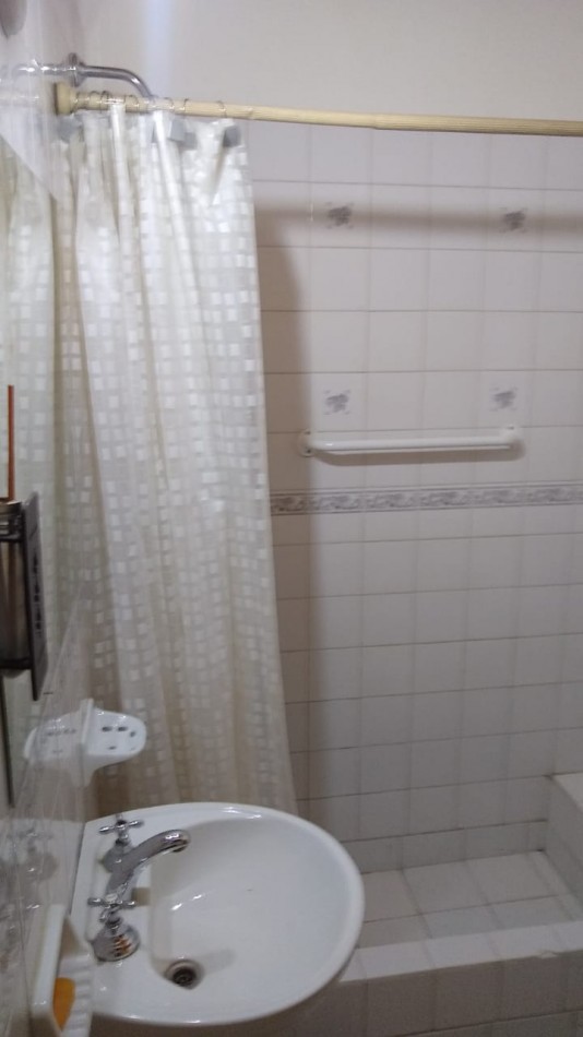 CASA EN VENTA MACROCENTRO MUY BUENA UBICACION