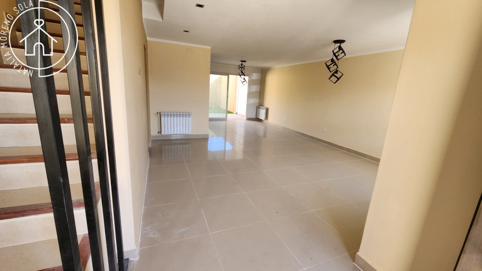 OPORTUNIDAD CAFAYATE!!! SE VENDE (50% FINANCIADO A 12 MESES) HERMOSA CASA DE DOS PLANTAS (DUPLEX) A ESTRENAR DE DOS HABITACIONES Y COCHERA