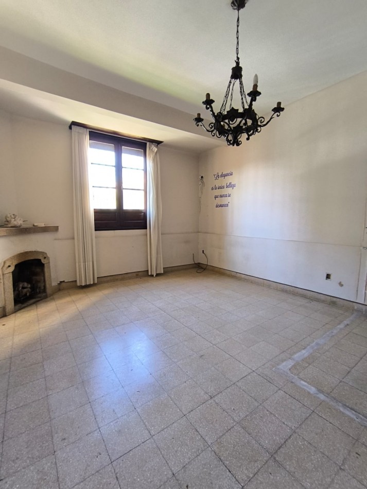 CASA EN VENTA CASEROS Y GRAL PAZ