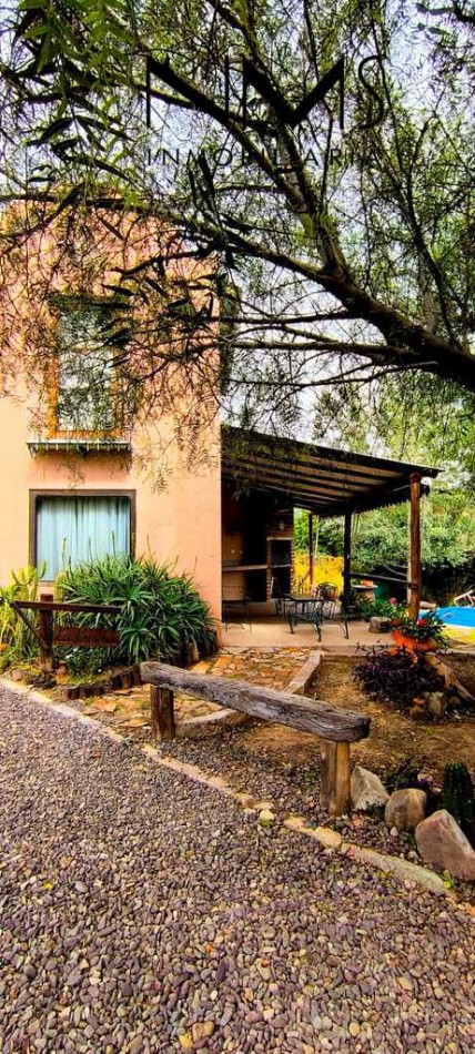 SE ALQUILA CASA CAMPESTRE DE DOS HABITACIONES Y PILETA - DOS PLANTAS - LA PEDRERA