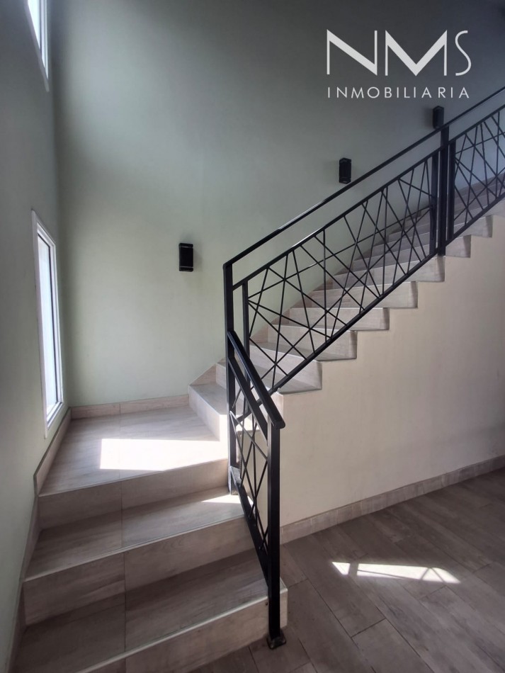 EN VENTA Casa de 2 plantas c/ pileta en Cerrillos