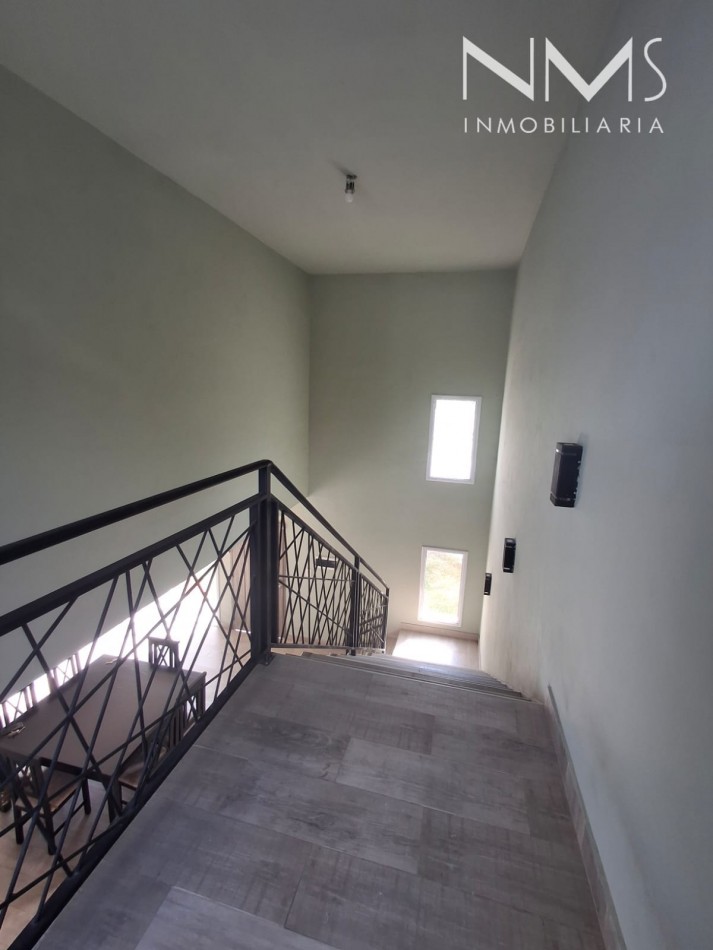 EN VENTA Casa de 2 plantas c/ pileta en Cerrillos