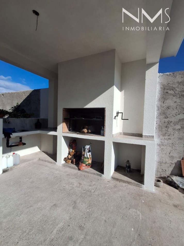 EN VENTA Casa de 2 plantas c/ pileta en Cerrillos