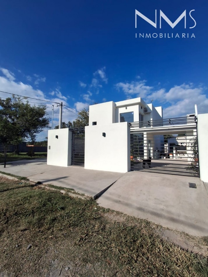 EN VENTA Casa de 2 plantas c/ pileta en Cerrillos