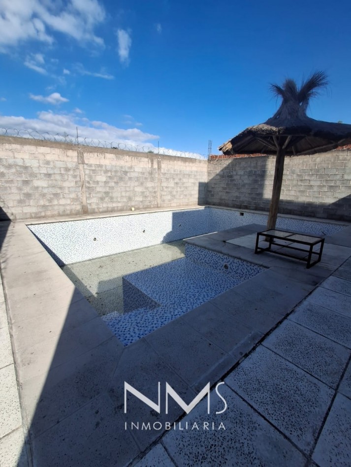EN VENTA Casa de 2 plantas c/ pileta en Cerrillos