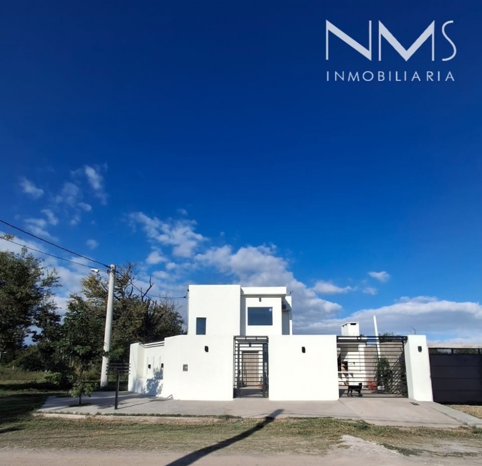 EN VENTA Casa de 2 plantas c/ pileta en Cerrillos