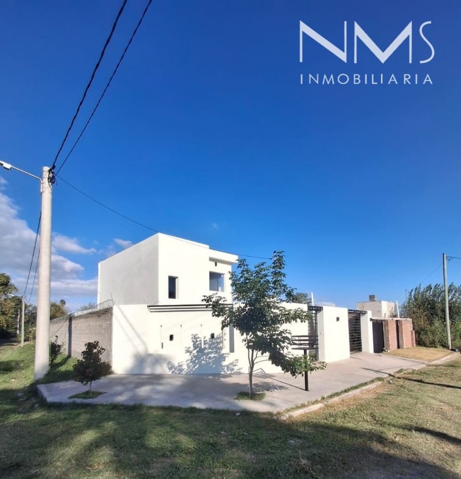 EN VENTA Casa de 2 plantas c/ pileta en Cerrillos