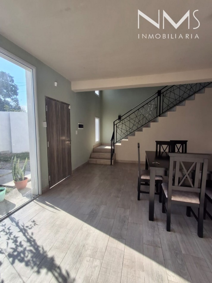 EN VENTA Casa de 2 plantas c/ pileta en Cerrillos
