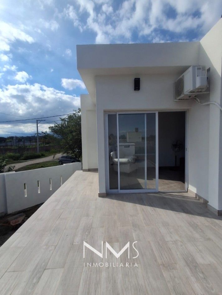 EN VENTA Casa de 2 plantas c/ pileta en Cerrillos