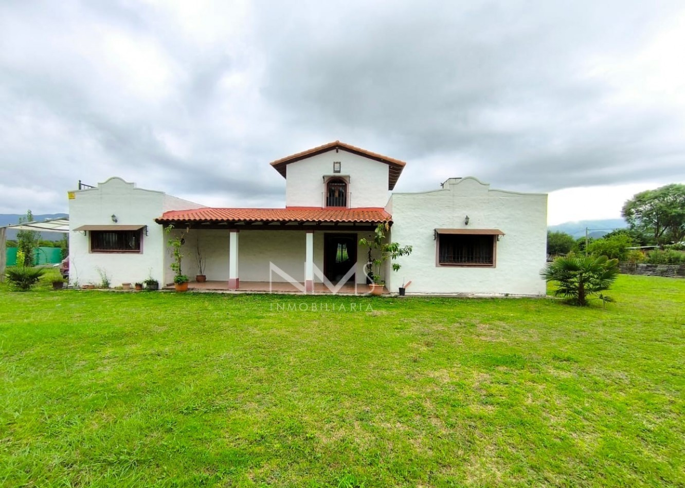 VENTA - IMPORTANTE CASA DE CAMPO EN RUTA 26