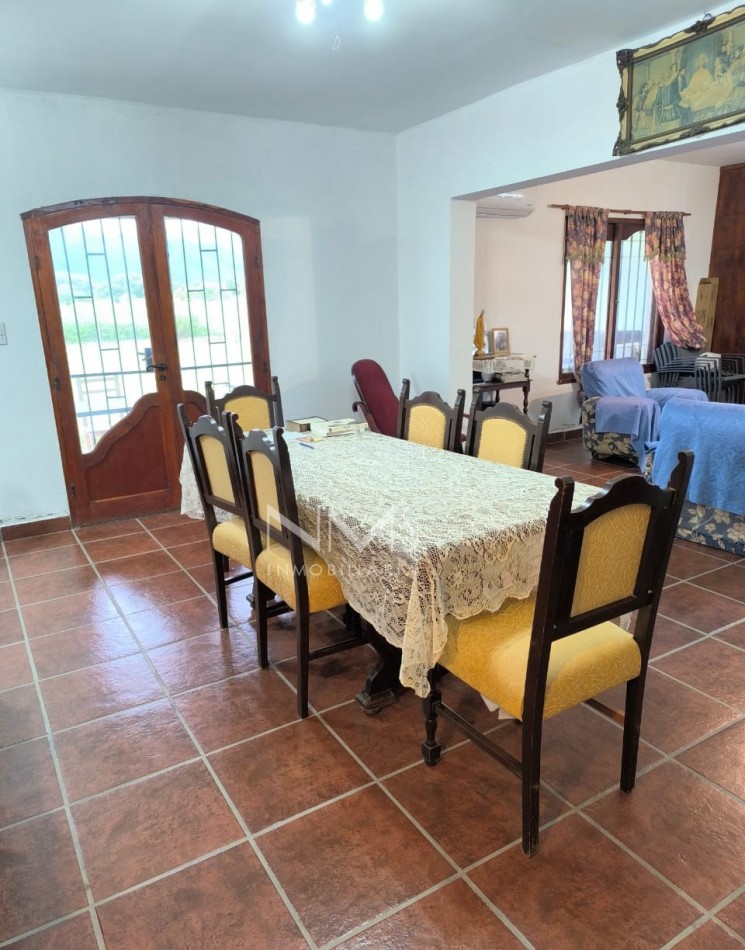 VENTA - IMPORTANTE CASA DE CAMPO EN RUTA 26