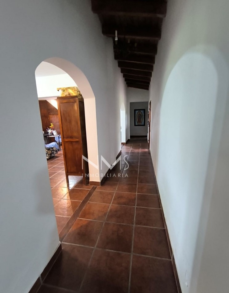 VENTA - IMPORTANTE CASA DE CAMPO EN RUTA 26