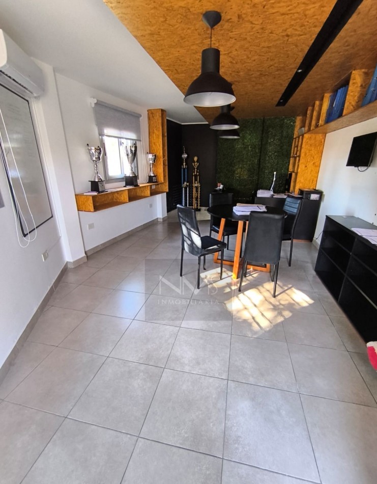TRIPLEX EN GRAND BOURG - EN ESQUINA, A METROS DE AVDA. SAVIO