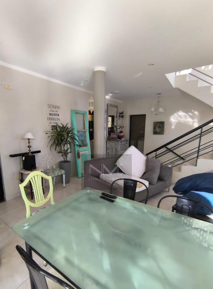 TRIPLEX EN GRAND BOURG - EN ESQUINA, A METROS DE AVDA. SAVIO
