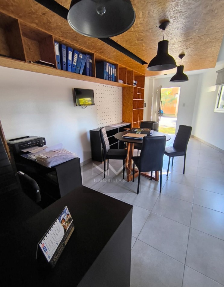 TRIPLEX EN GRAND BOURG - EN ESQUINA, A METROS DE AVDA. SAVIO