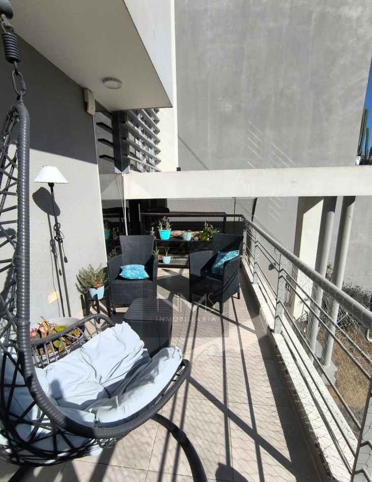 TRIPLEX EN GRAND BOURG - EN ESQUINA, A METROS DE AVDA. SAVIO