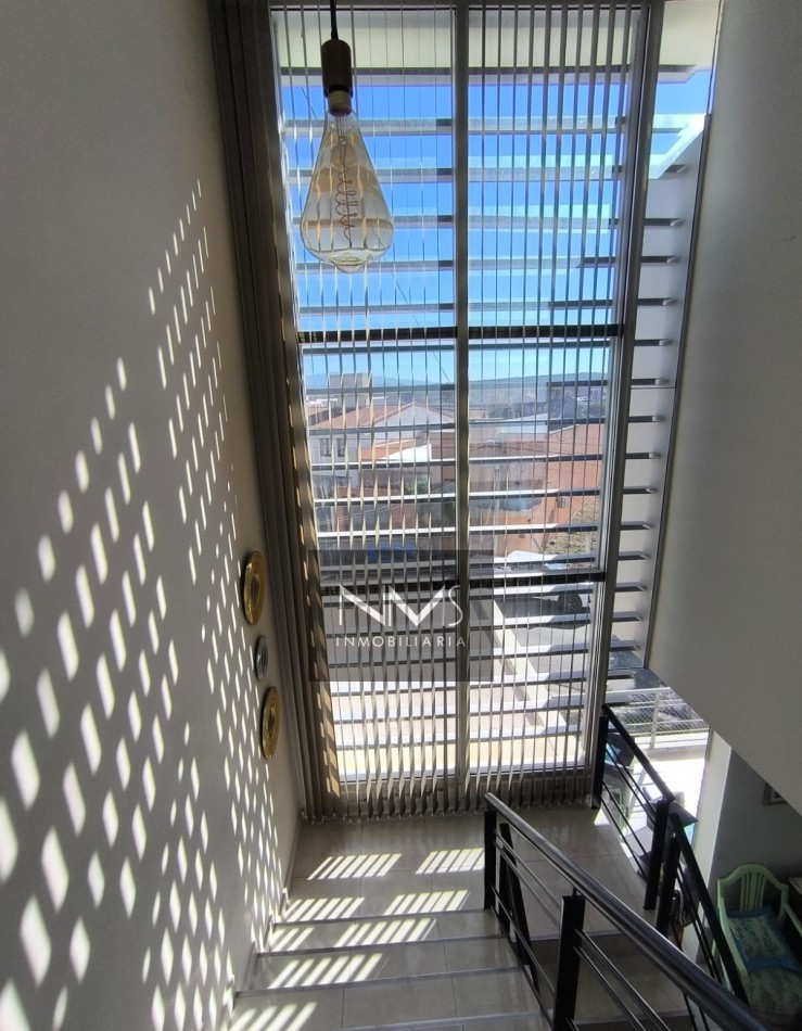 TRIPLEX EN GRAND BOURG - EN ESQUINA, A METROS DE AVDA. SAVIO