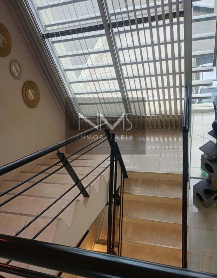 TRIPLEX EN GRAND BOURG - EN ESQUINA, A METROS DE AVDA. SAVIO