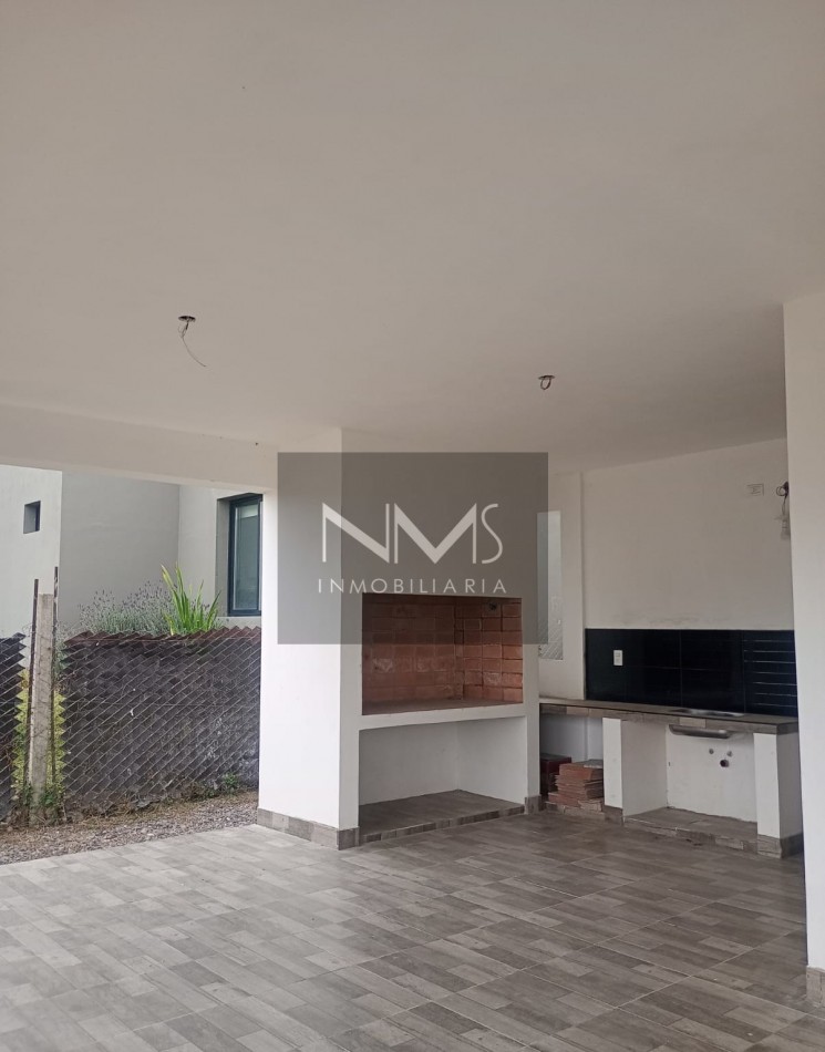 VENTA EXCEPCIONAL EN VAQUEROS - CASA DE 4 DORMITORIOS Y PISCINA