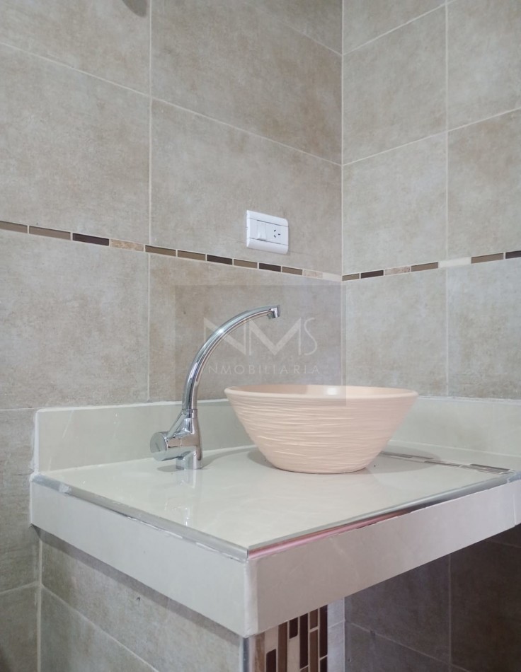 VENTA EXCEPCIONAL EN VAQUEROS - CASA DE 4 DORMITORIOS Y PISCINA