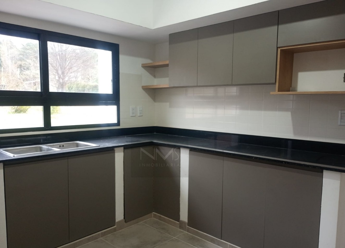 VENTA EXCEPCIONAL EN VAQUEROS - CASA DE 4 DORMITORIOS Y PISCINA