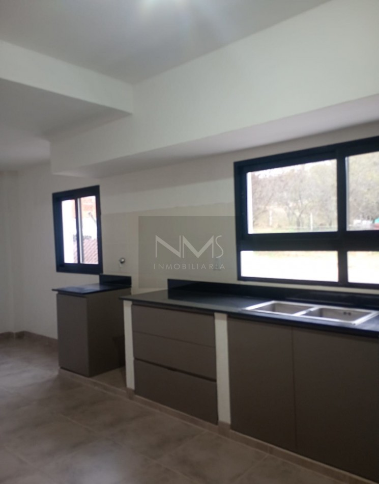 VENTA EXCEPCIONAL EN VAQUEROS - CASA DE 4 DORMITORIOS Y PISCINA