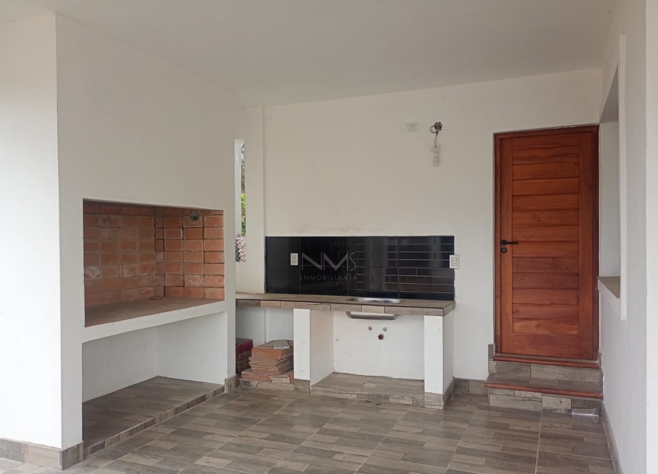 VENTA EXCEPCIONAL EN VAQUEROS - CASA DE 4 DORMITORIOS Y PISCINA