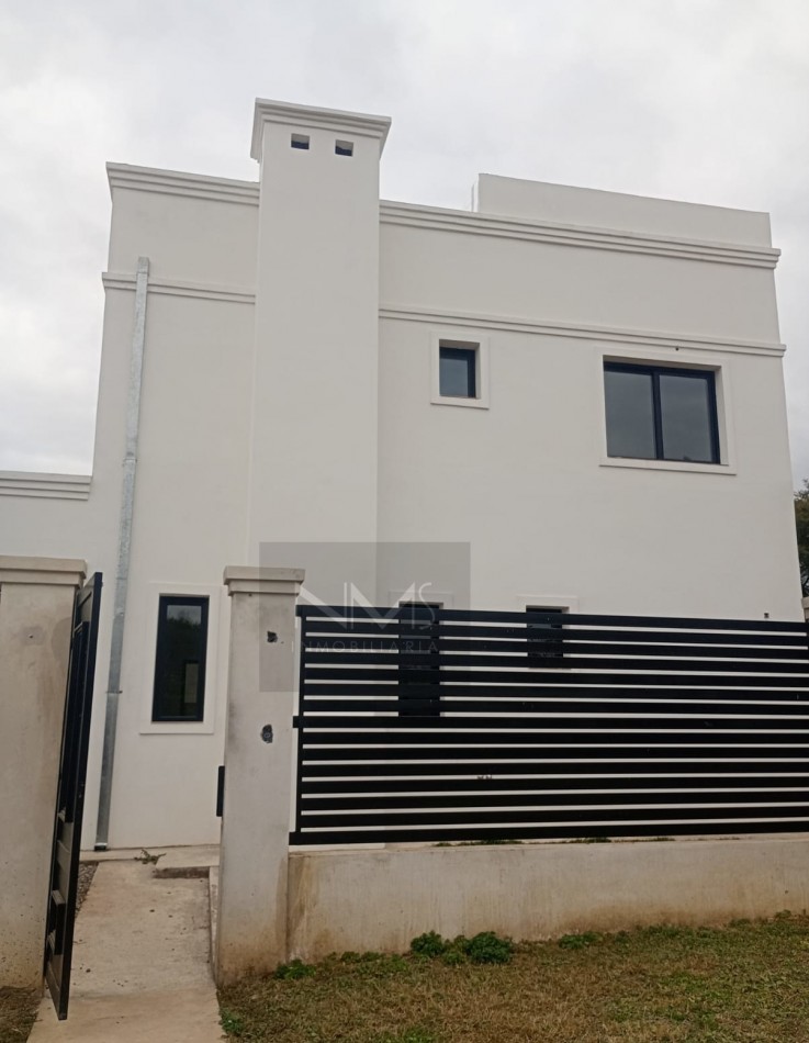 VENTA EXCEPCIONAL EN VAQUEROS - CASA DE 4 DORMITORIOS Y PISCINA
