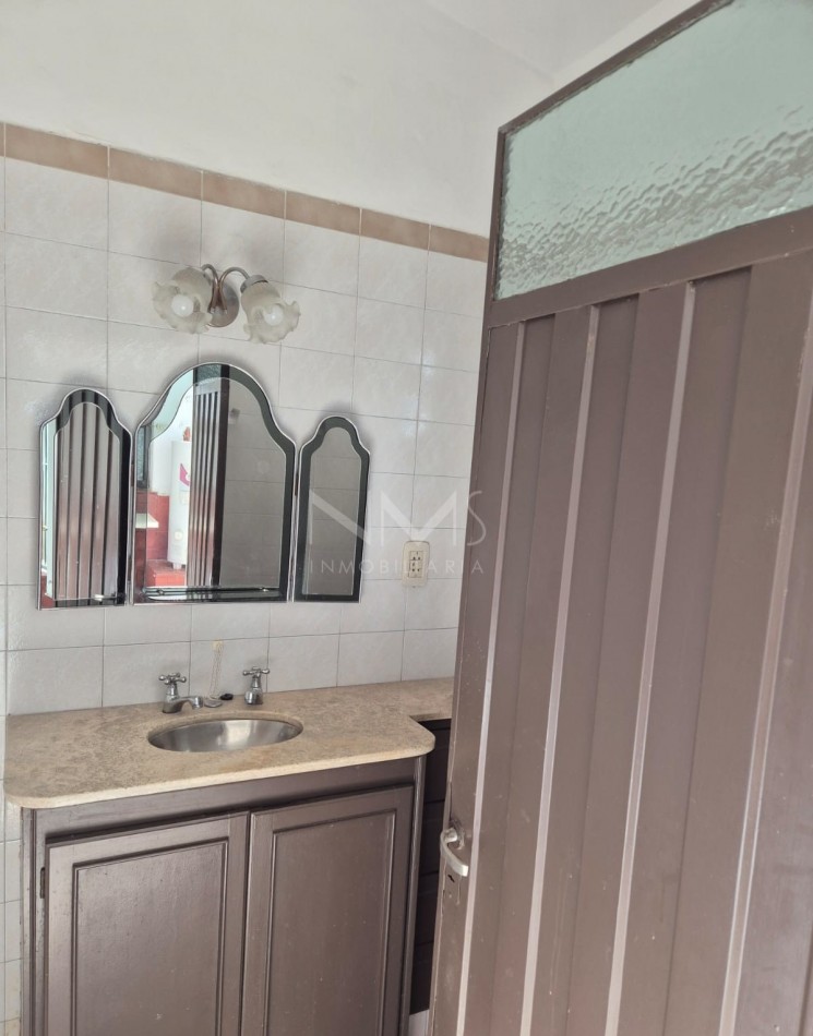 VENTA DE CASA EN ESQUINA, ALTURA ESPAÑA AL 2.000 (Pasaje paralelo)
