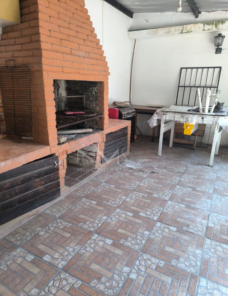 VENTA - CASA CUATRO DORMITORIOS - B° HERNANDO DE LERMA