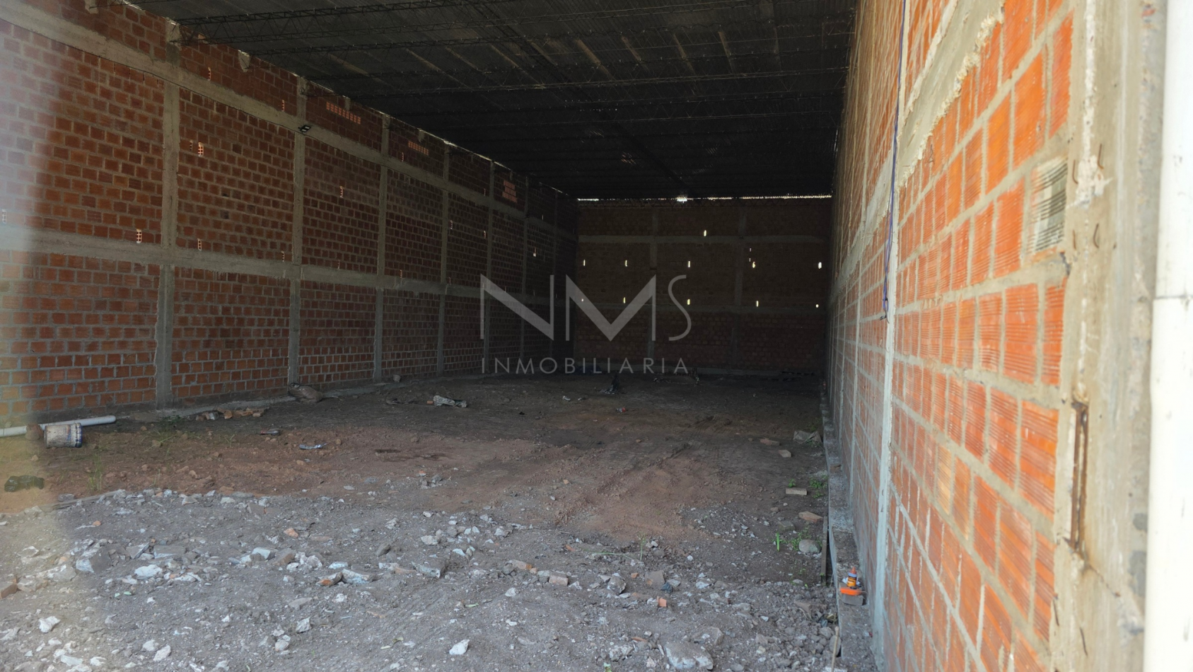 ALQUILER DE GALPON EN SALVADOR MAZZA 