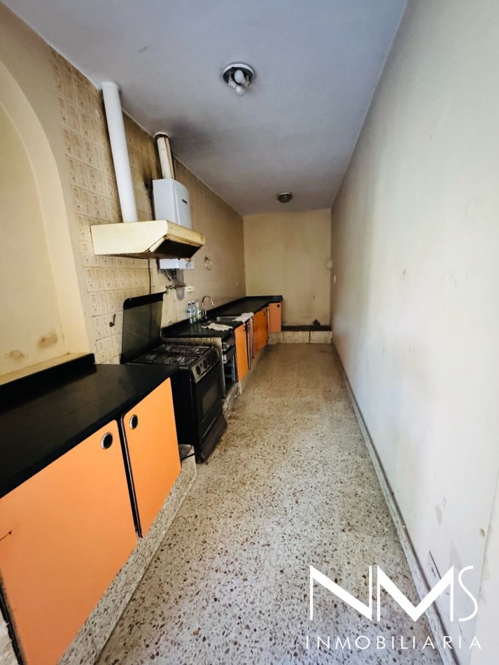 VENTA DE CASA 4 DORM. EN B° INTERSINDICAL - ZONA SUR