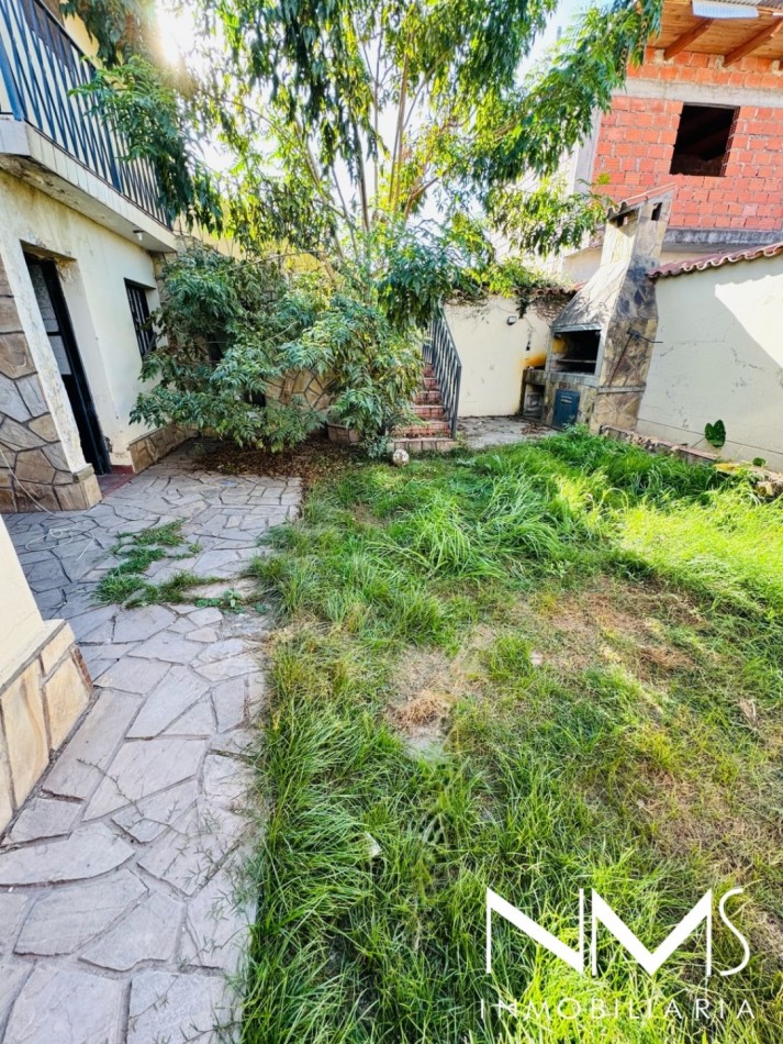 VENTA DE CASA 4 DORM. EN B° INTERSINDICAL - ZONA SUR