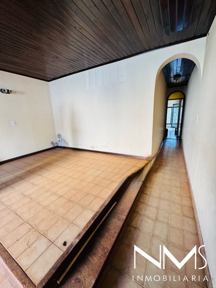 VENTA DE CASA 4 DORM. EN B° INTERSINDICAL - ZONA SUR