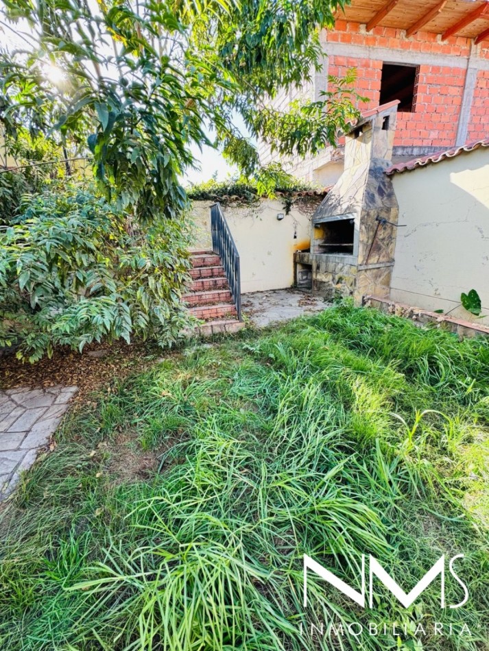 VENTA DE CASA 4 DORM. EN B° INTERSINDICAL - ZONA SUR