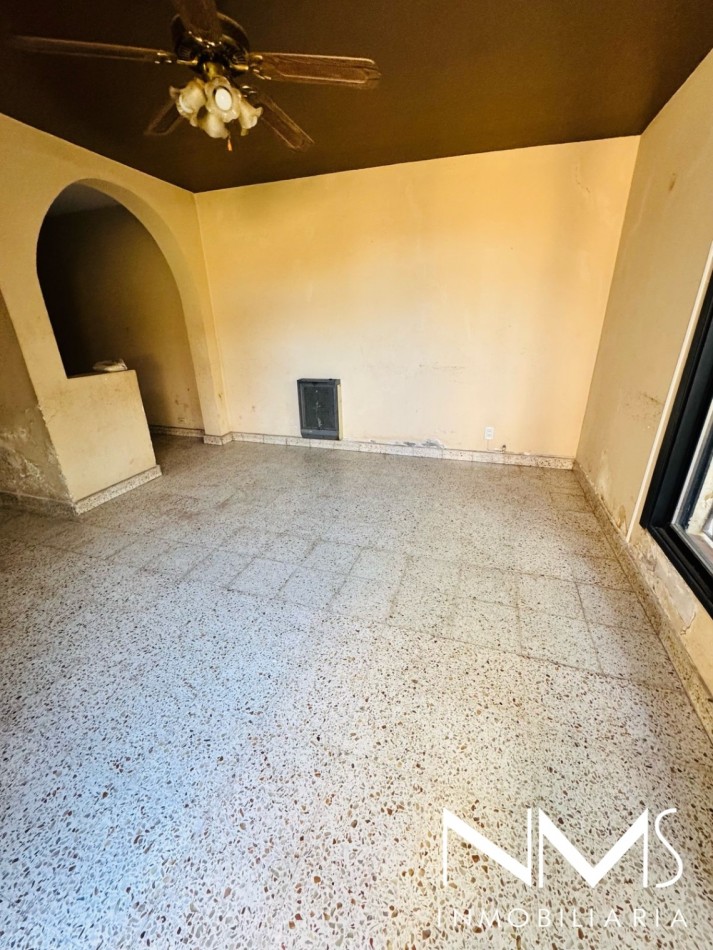 VENTA DE CASA 4 DORM. EN B° INTERSINDICAL - ZONA SUR