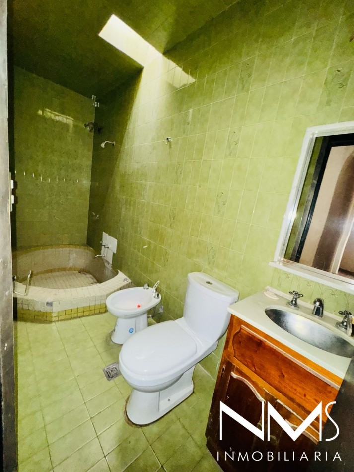 VENTA DE CASA 4 DORM. EN B° INTERSINDICAL - ZONA SUR