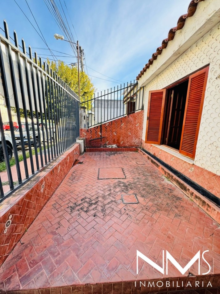 VENTA DE CASA 4 DORM. EN B° INTERSINDICAL - ZONA SUR