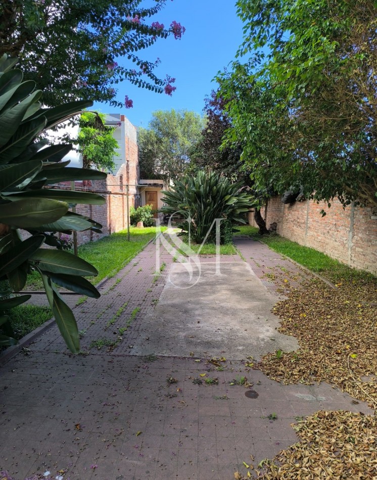 CASA EN VENTA CASEROS Y GRAL PAZ