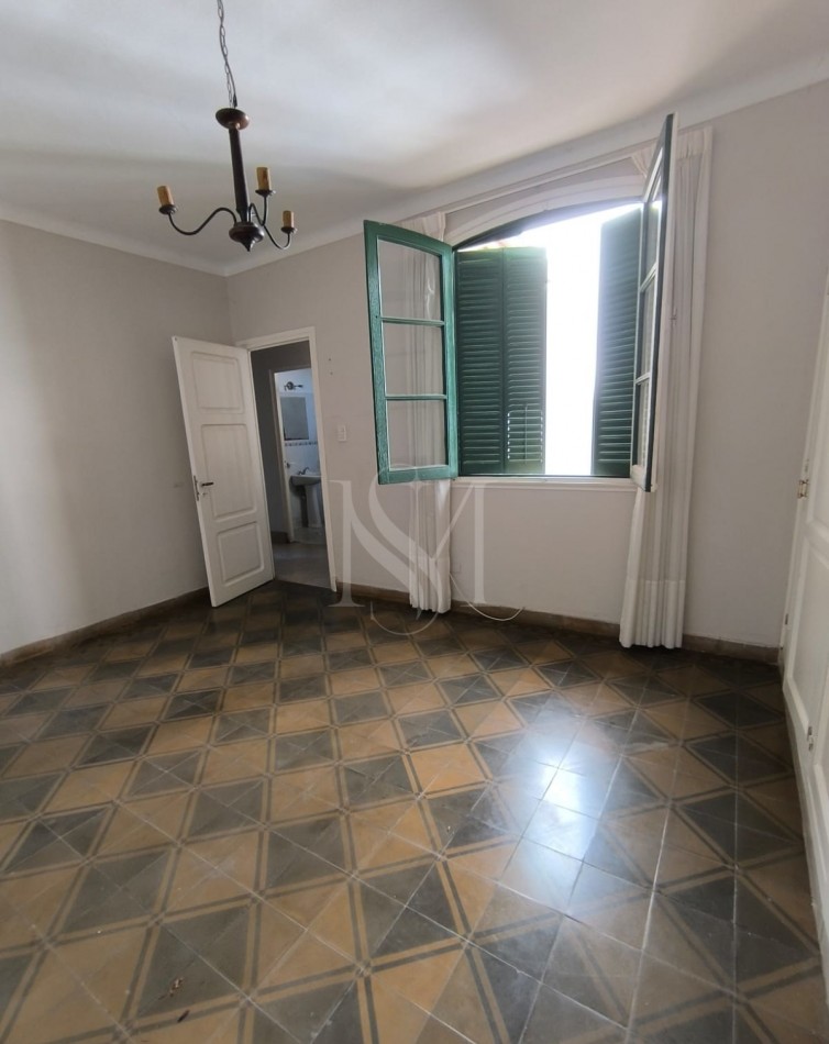 CASA EN VENTA CASEROS Y GRAL PAZ