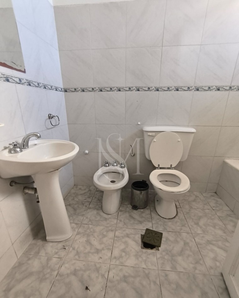CASA EN VENTA CASEROS Y GRAL PAZ