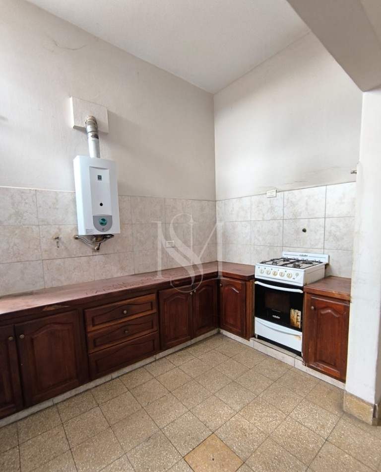 CASA EN VENTA CASEROS Y GRAL PAZ