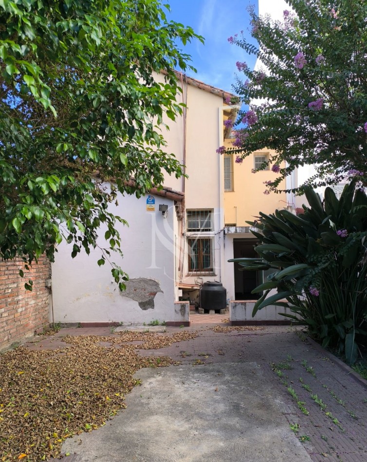 CASA EN VENTA CASEROS Y GRAL PAZ
