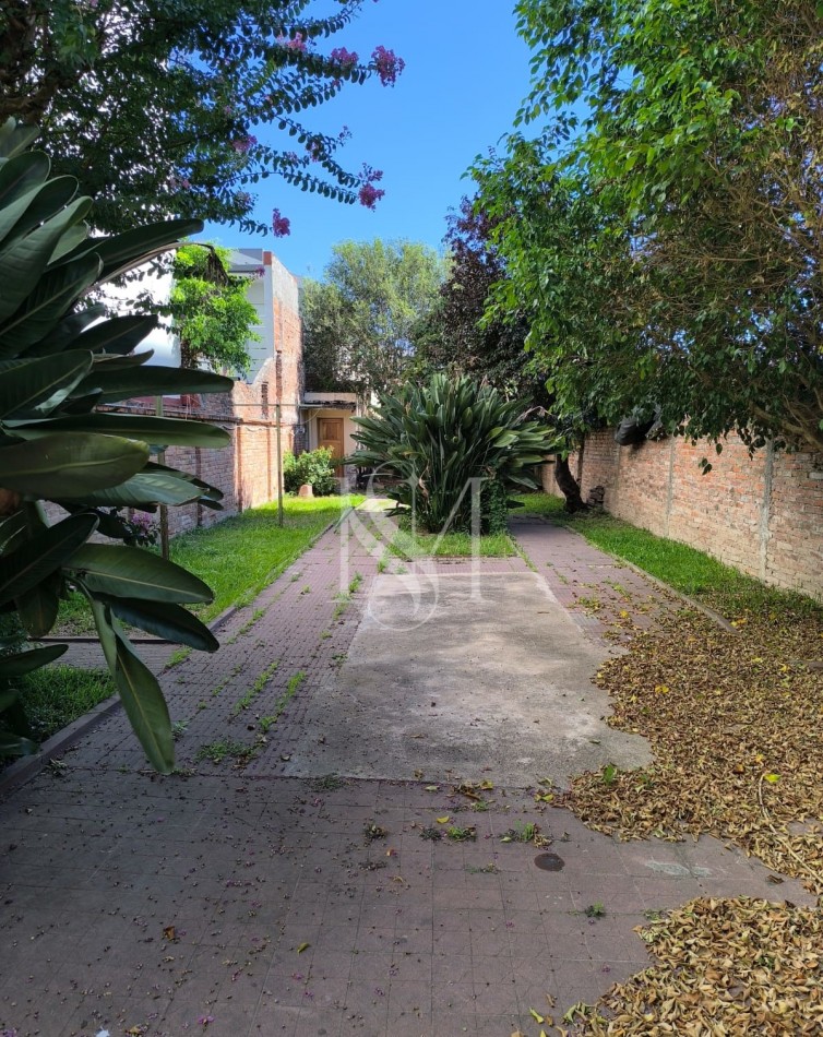 CASA EN VENTA CASEROS Y GRAL PAZ