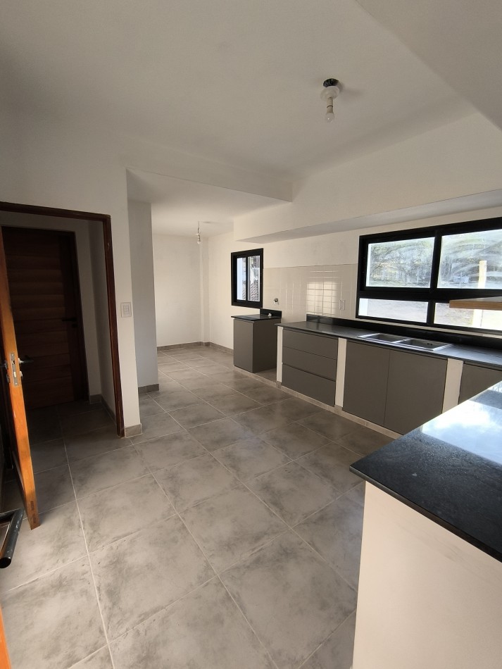 VENTA EN VAQUEROS - CASA DE 4 DORMITORIOS A ESTRENAR