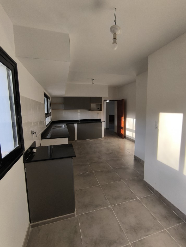 VENTA EN VAQUEROS - CASA DE 4 DORMITORIOS A ESTRENAR