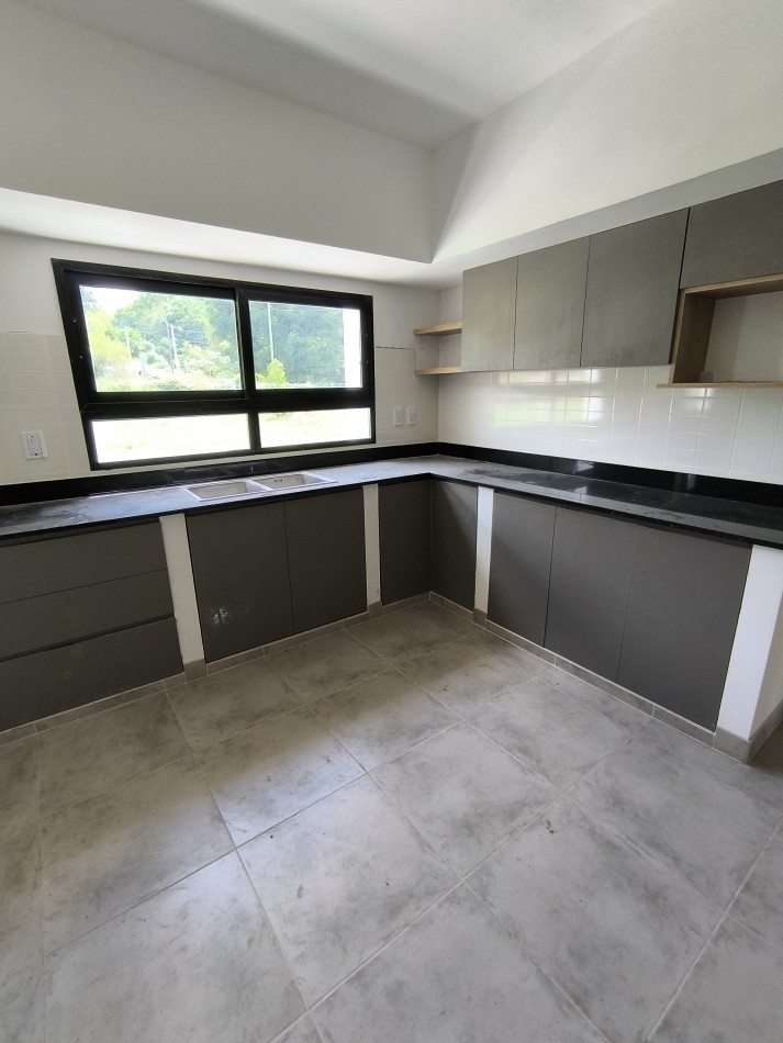 VENTA EN VAQUEROS - CASA DE 4 DORMITORIOS A ESTRENAR